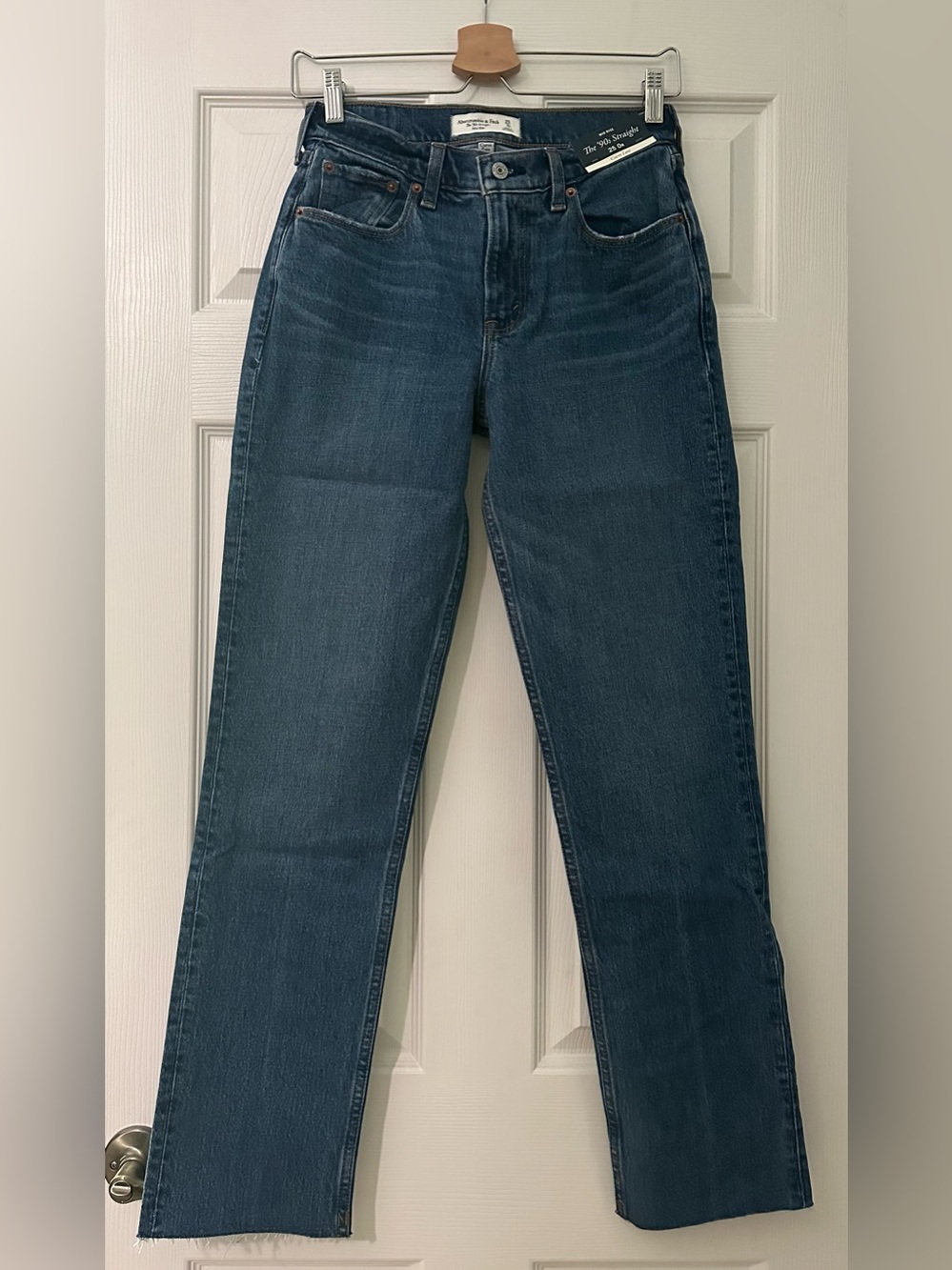 NWT Abercrombie & Fitch Curve Love Mid Rise 90s Straight Jean Dark with Raw Hem